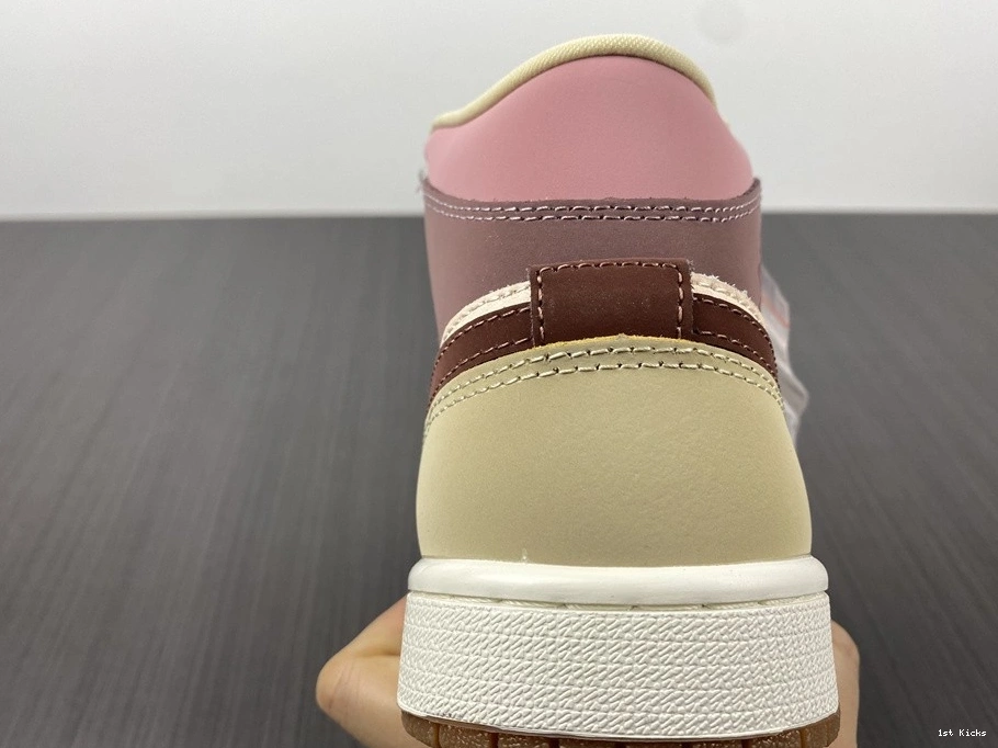 Jordan 1 Air DO7440-821 Mid 0205